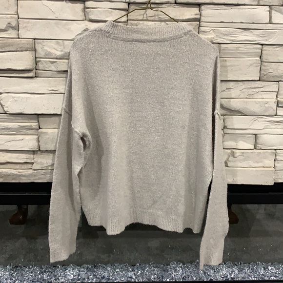 Light beach sweater - Picture 2 of 2